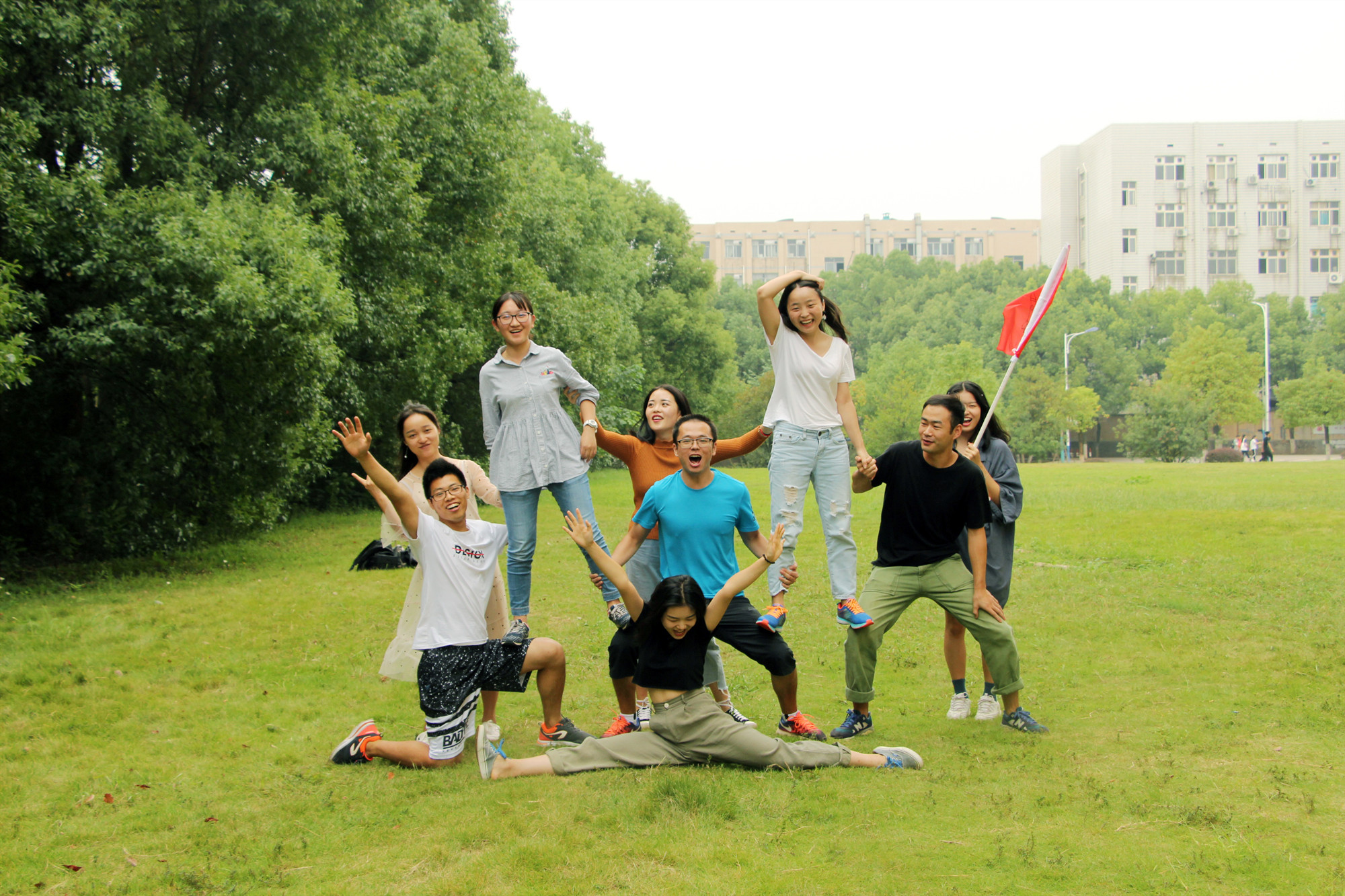 在每个团队的相互鼓励下,大家共商策略,认真配合,最终都以优异的成绩